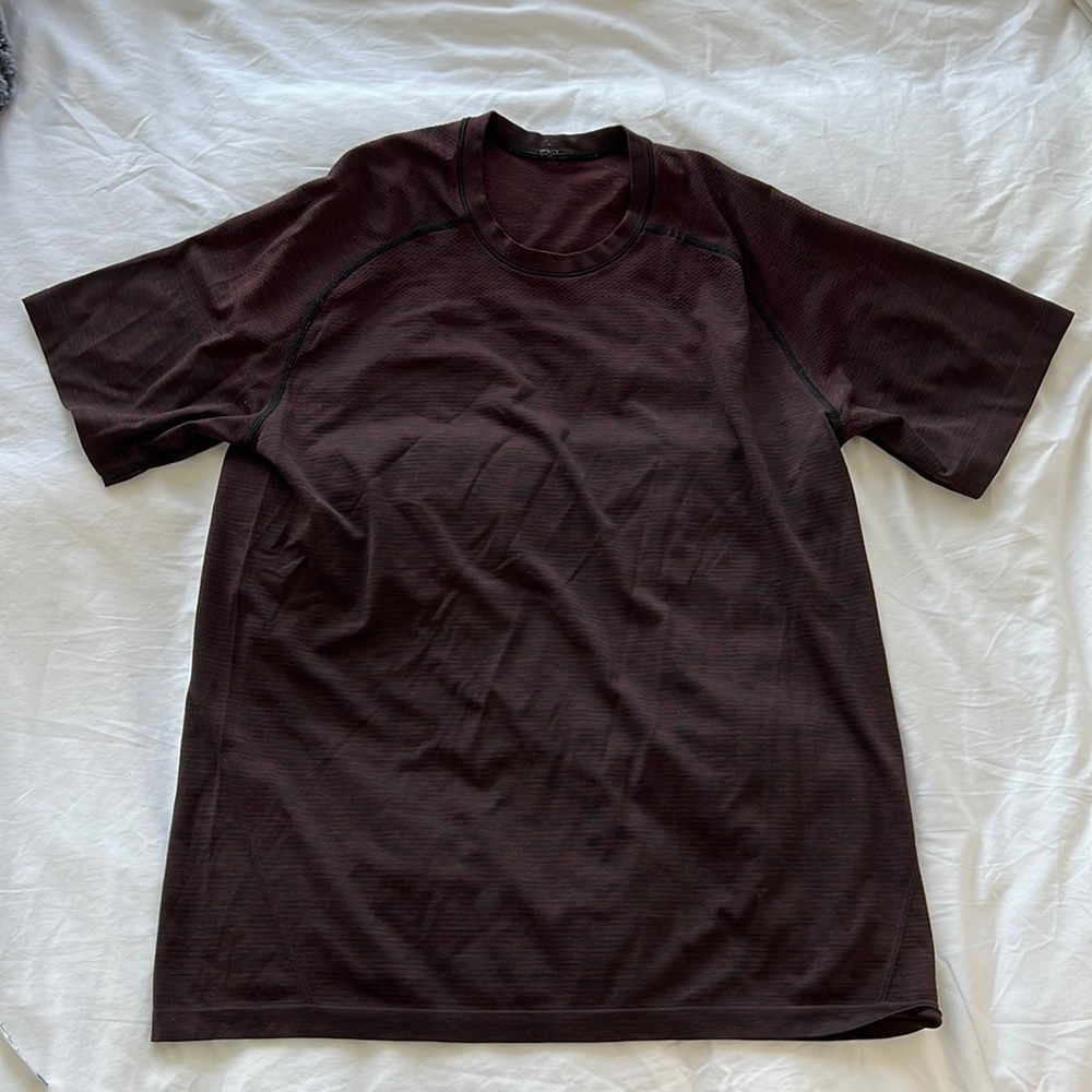 Lululemon workout shirt